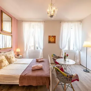 Apartment Old Romantic 3 Pula